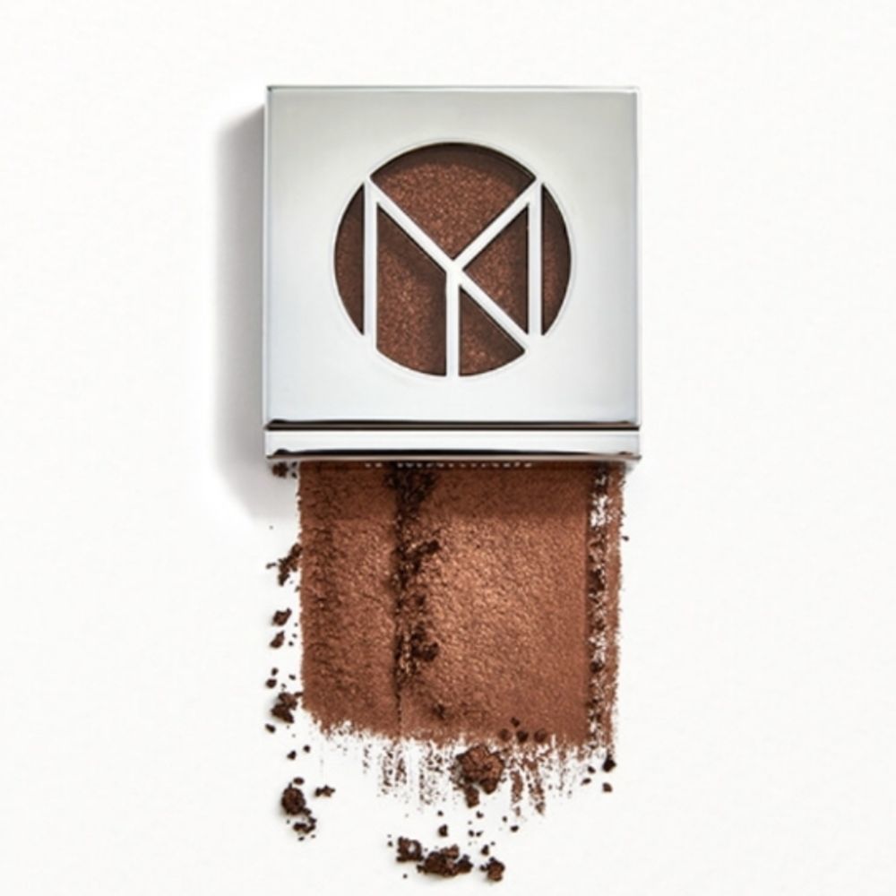 IL MAKIAGE Color Boss Multi-Dimensional Eye Shadow Color in News Flash